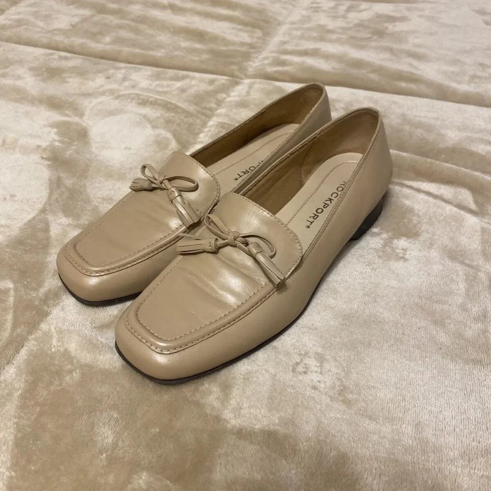 Rockport Size 6.5M Solid Beige Leather Tasseled Loafers - EUC